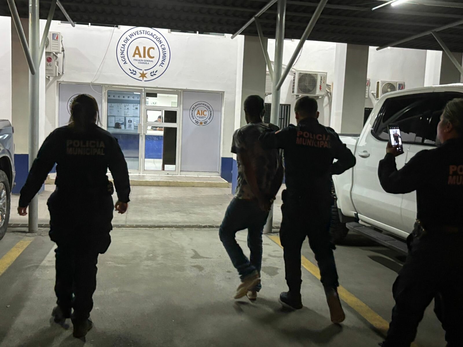 Detienen a hombre por amenazar a policías en Frontera; contaba con una orden de aprehensión