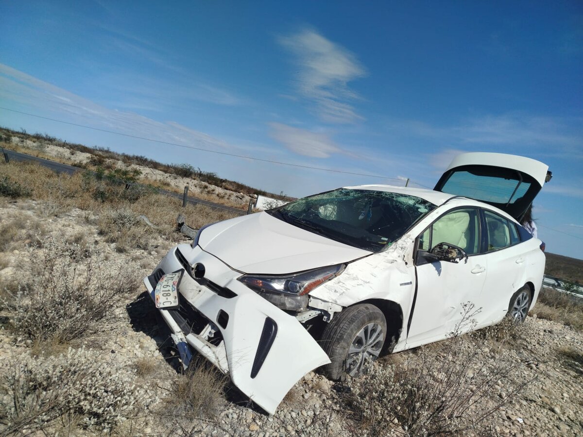 Mujer resultó lesionada tras volcadura en la carretera 57
