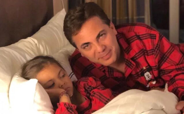 Cristian Castro celebra logros escolares de su hija Rafaela desde Estados Unidos