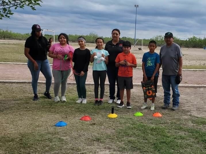 Coordinación deportiva de Villa Union impulsa a estudiantes con entrega de implementos atléticos