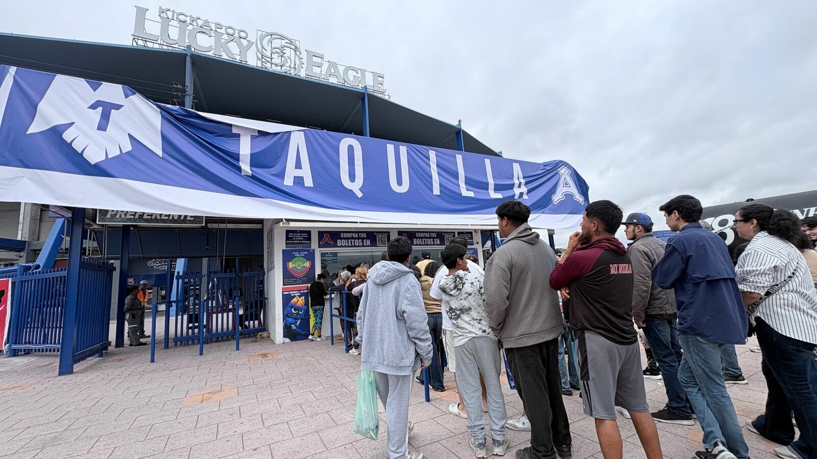 Afición llena taquillas para inauguración de temporada de los Acereros