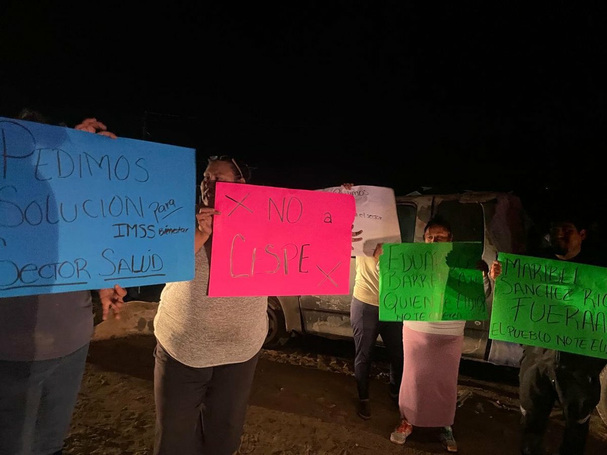 Bloquean Transpeninsular en BC por falta de agua y salud
