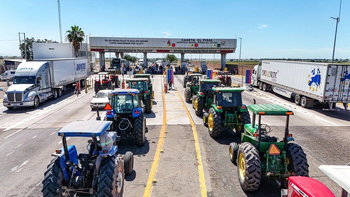 Agricultores mantienen bloqueos en casetas de Culiacán y Guasave