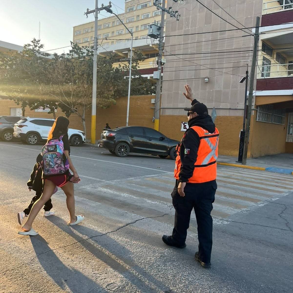 Refuerzan presencia de Tránsito y Vialidad en zonas escolares por regreso a clases 