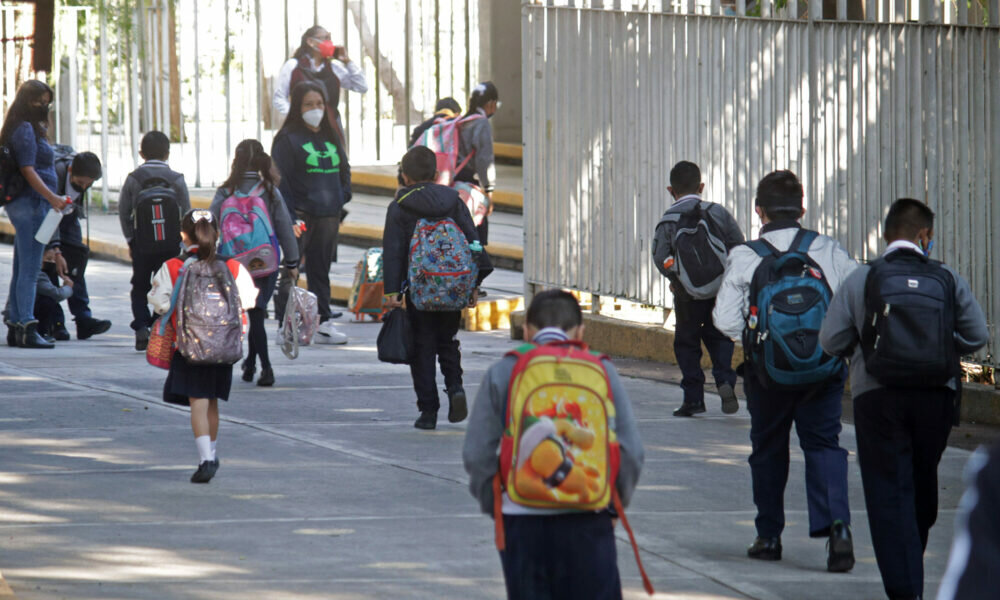 Más de 13 mil alumnos regresan a clases en la Región Carbonífera