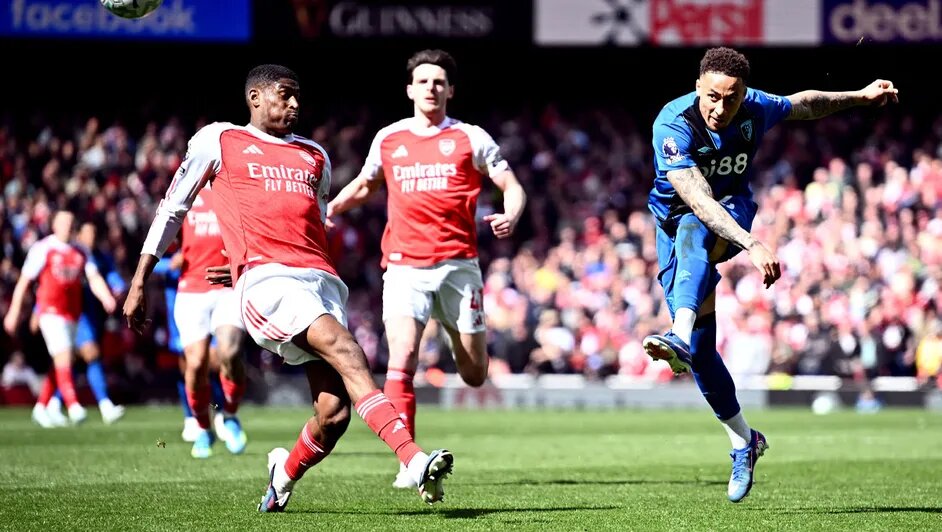 Arsenal suma su tercera derrota en cuatro partidos y ve peligrar su liderato