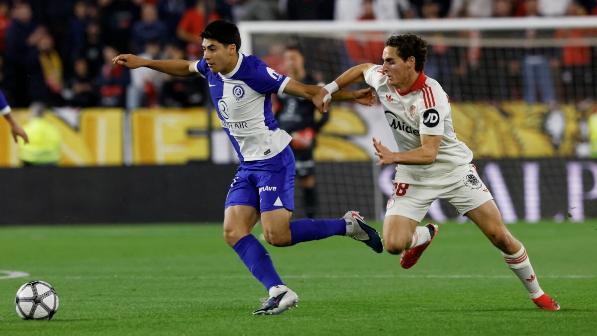 Sevilla derrota 2-1 al Atlético de Madrid y sale de la zona de descenso