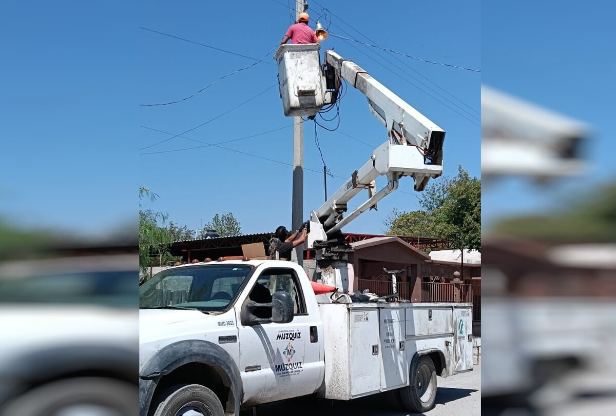 Instalan luminarias LED para mejorar seguridad en calles de Palaú
