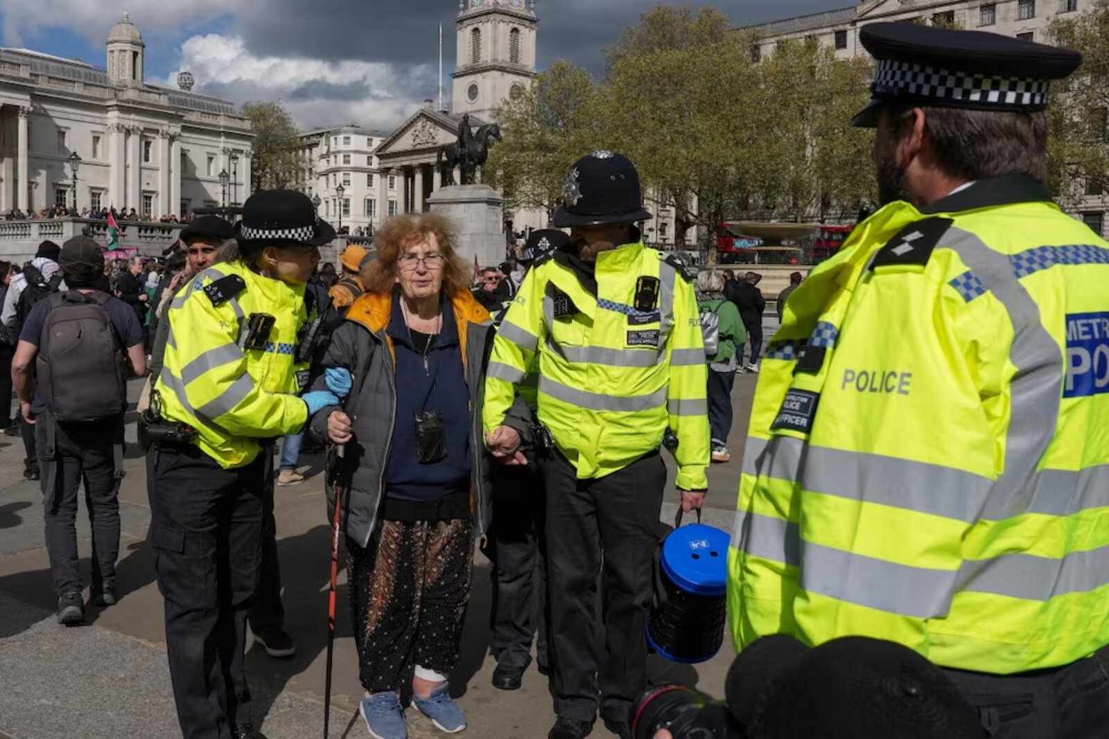 Detienen a 523 manifestantes propalestina en Londres durante vigilia en Trafalgar Square