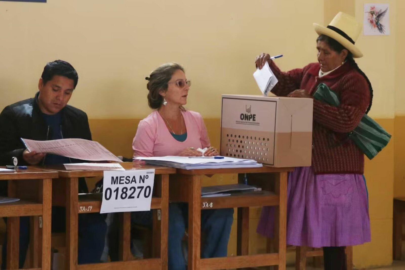 Perú amplía jornada electoral por retrasos en apertura de casillas