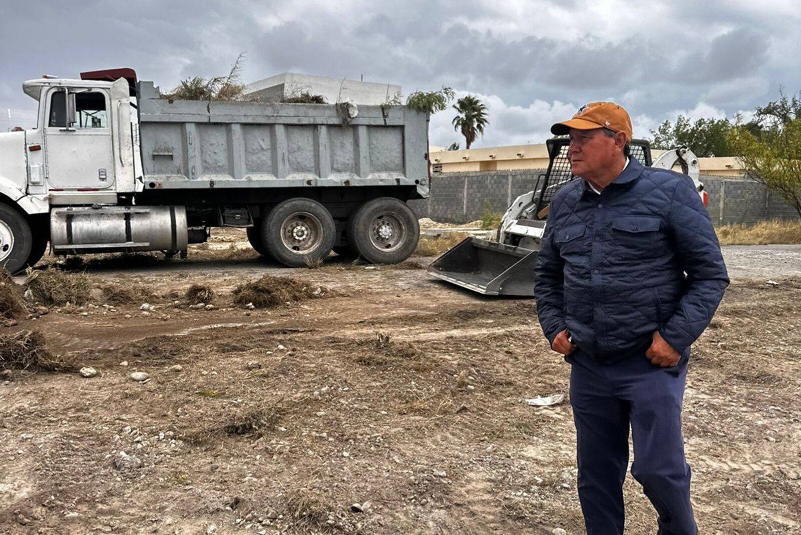 Limpieza urbana avanza con supervisión en calle Saltillo de Nueva Rosita