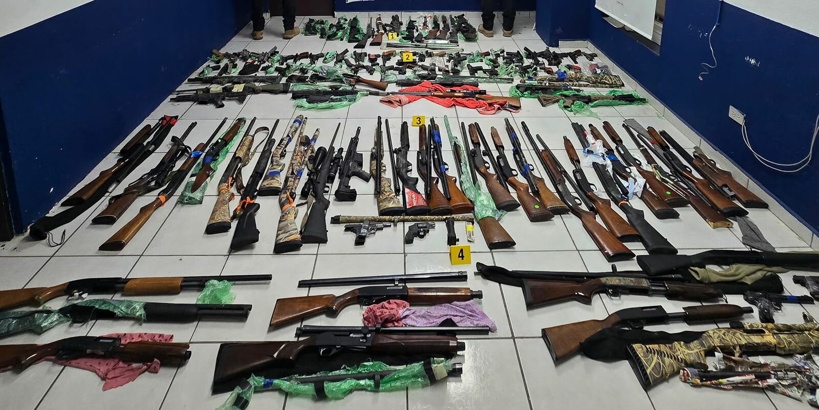 Evitan envío de arsenal a grupos criminales; aseguran 116 armas en Coahuila