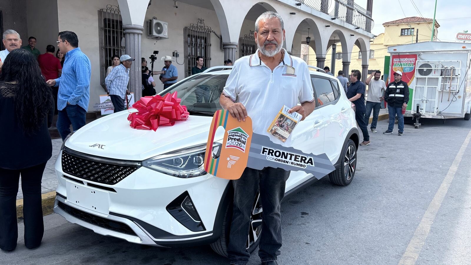 La suerte lo premia, gana automóvil del año por pagar 109 pesos de predial 