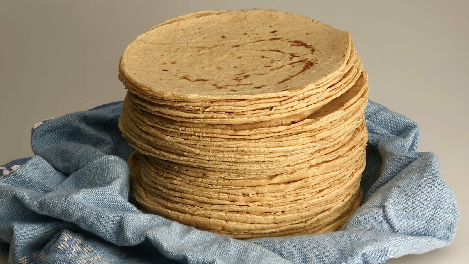 Profeco y Agricultura niegan aumento en precio de la tortilla en México