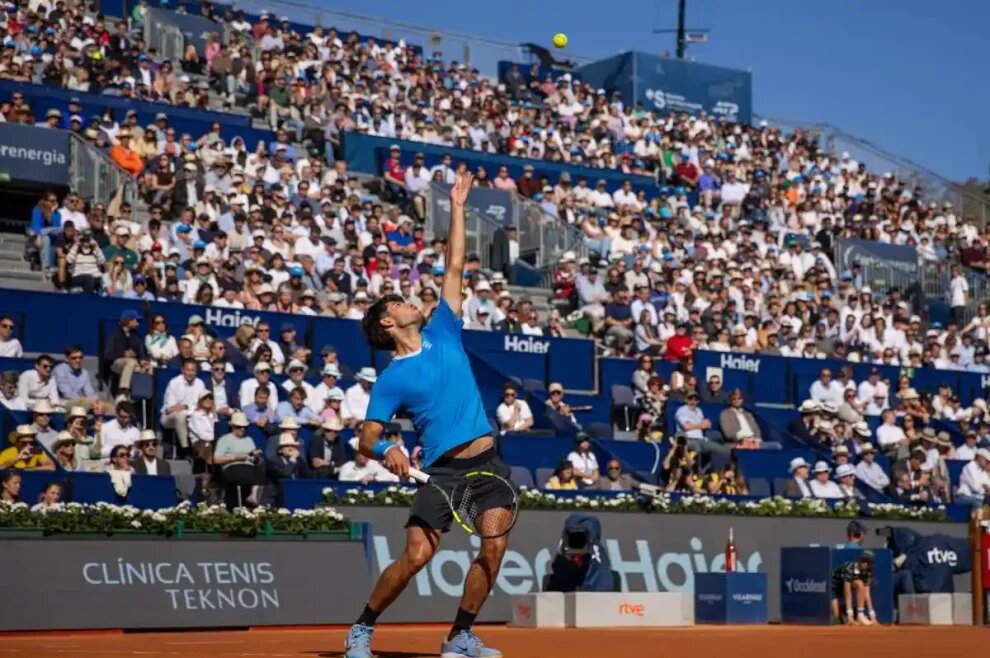 Carlos Alcaraz vence a Otto Virtanen en dos sets y accede a octavos del Barcelona Open
