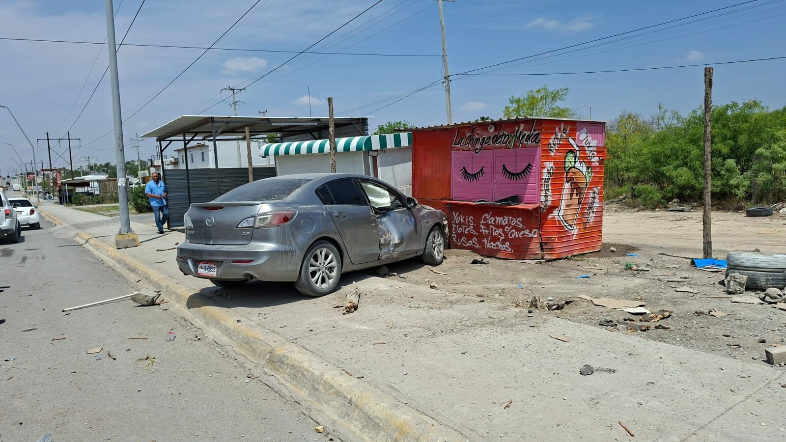 Taquera resulta atropellada tras aparatoso choque en la colonia Barrera de Monclova