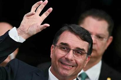 Corte de Brasil ordena investigar a Flávio Bolsonaro por calumnias contra Lula