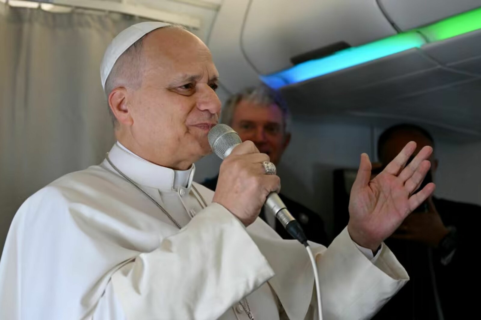 Papa León XIV insiste en mensaje de paz pese a críticas de Donald Trump