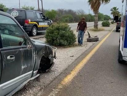 Choque en curva Morelos–Nava deja daños y un lesionado leve