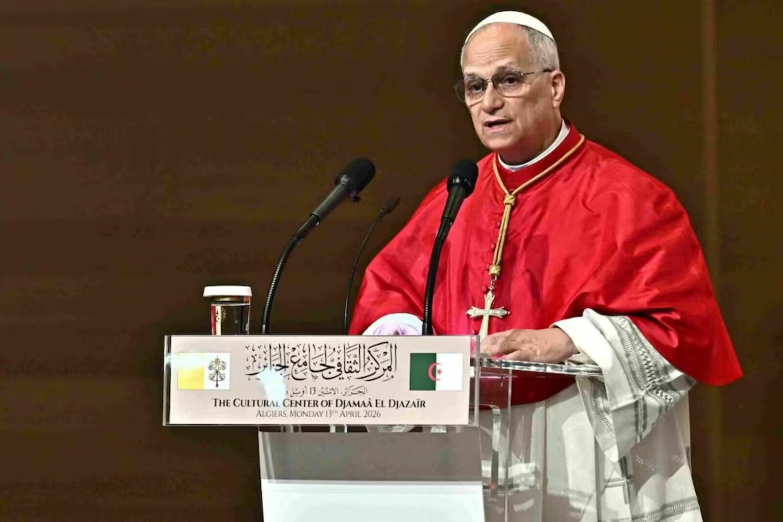 Papa León XIV denuncia a “puñado de tiranos” y pide cambio global de rumbo