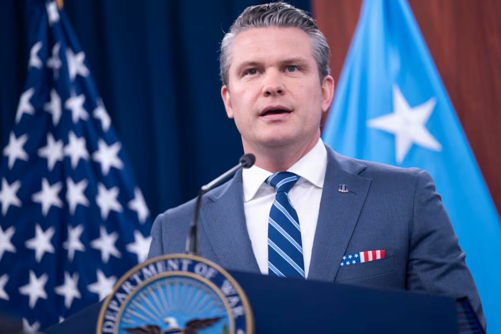 Pete Hegseth cita frase de “Pulp Fiction” y genera confusión en acto en el Pentágono