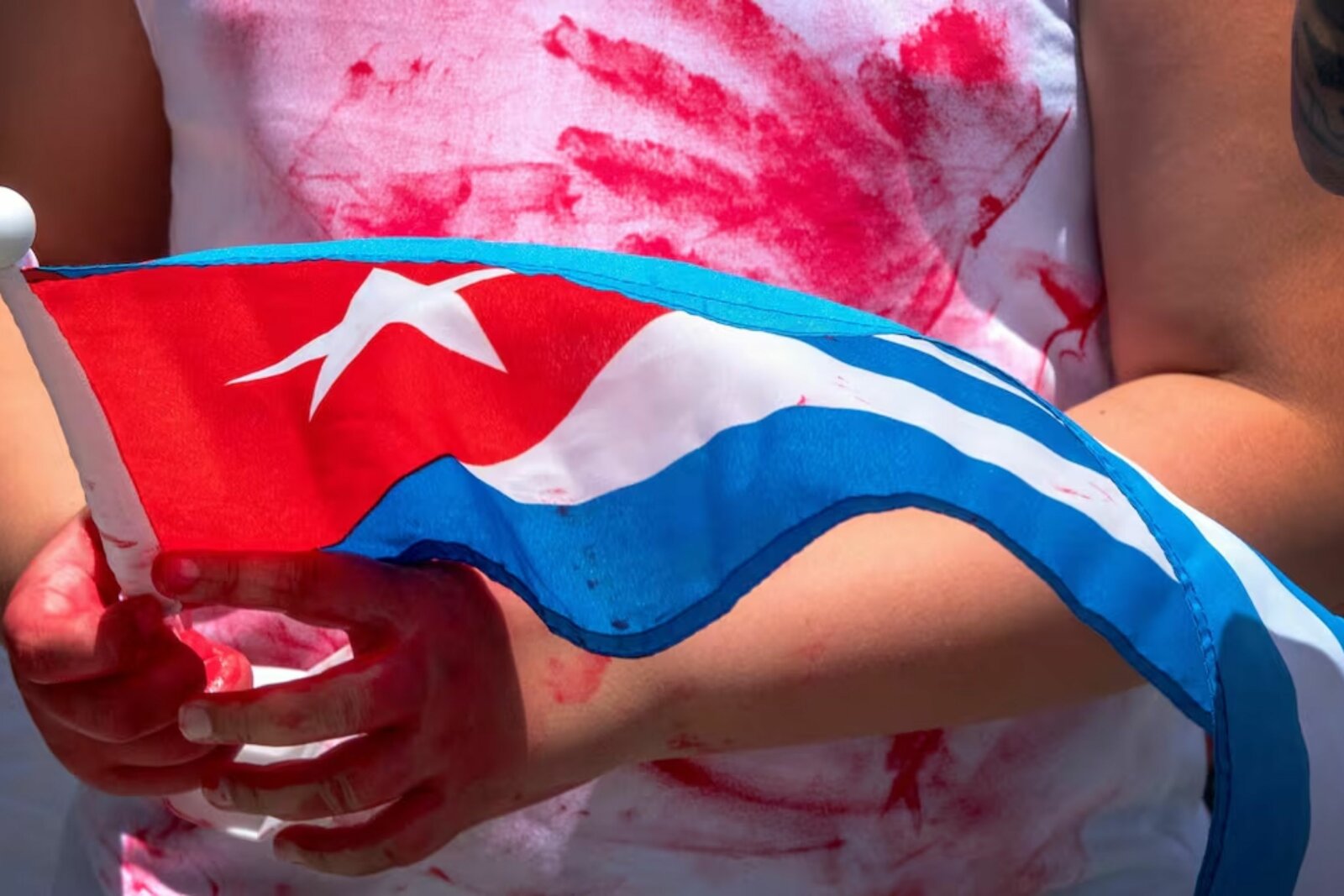 Díaz-Canel advierte posible agresión militar de EU y llama a prepararse para guerra