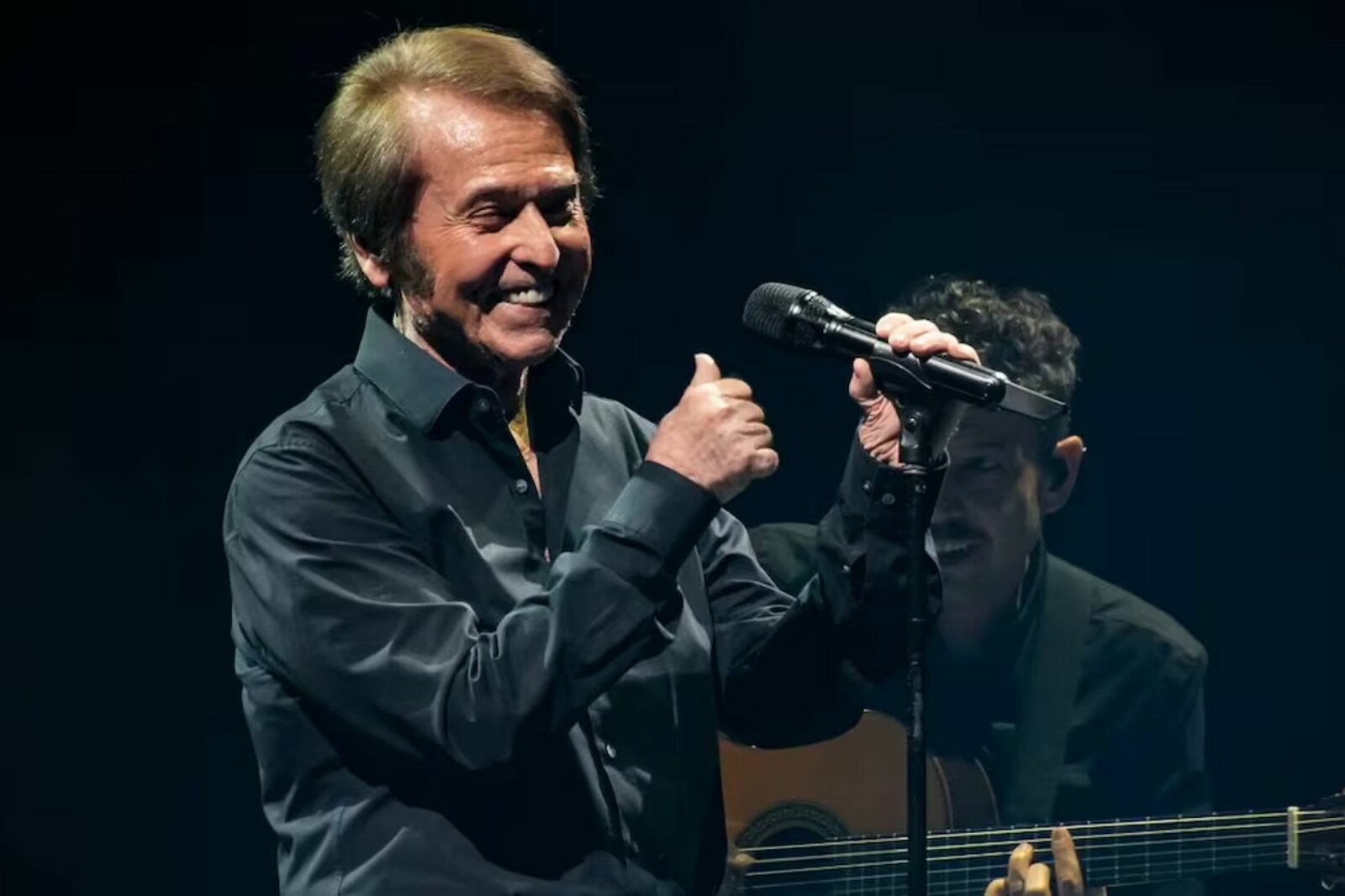 Raphael regresa a México y triunfa en el Auditorio Nacional tras problemas de salud