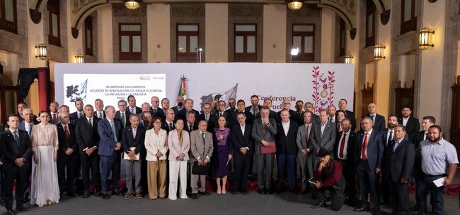 Acuerdo entre gobierno y empresarios garantiza precio de 910 pesos en la canasta básica del PACIC