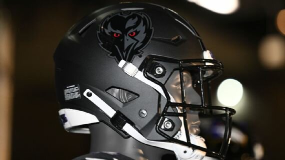 Baltimore Ravens renuevan su uniforme después de 27 años con casco negro mate y detalles de alas