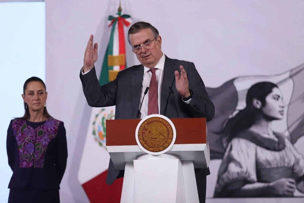 Ebrard admite que su hijo vivió en embajada mexicana en Londres