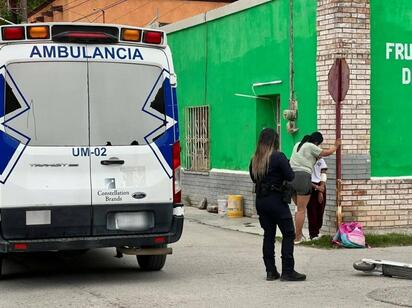 Madre e hija en patín eléctrico provocan accidente vial en Nava