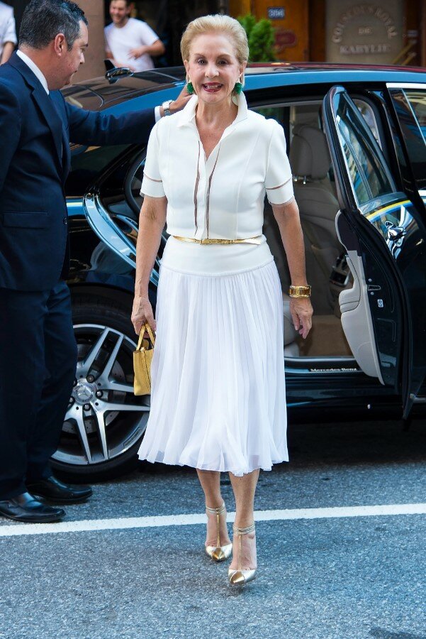 Carolina Herrera inspira los zapatos y sandalias más elegantes para llevar con faldas en primavera 2026