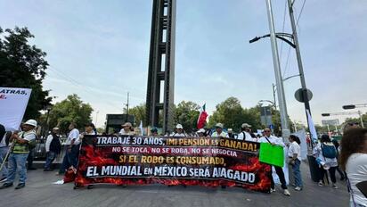 Jubilados protestan contra tope a pensiones en Ciudad de México