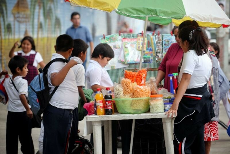 Autoridades educativas y de salud mantienen supervisión contra venta de comida chatarra en escuelas