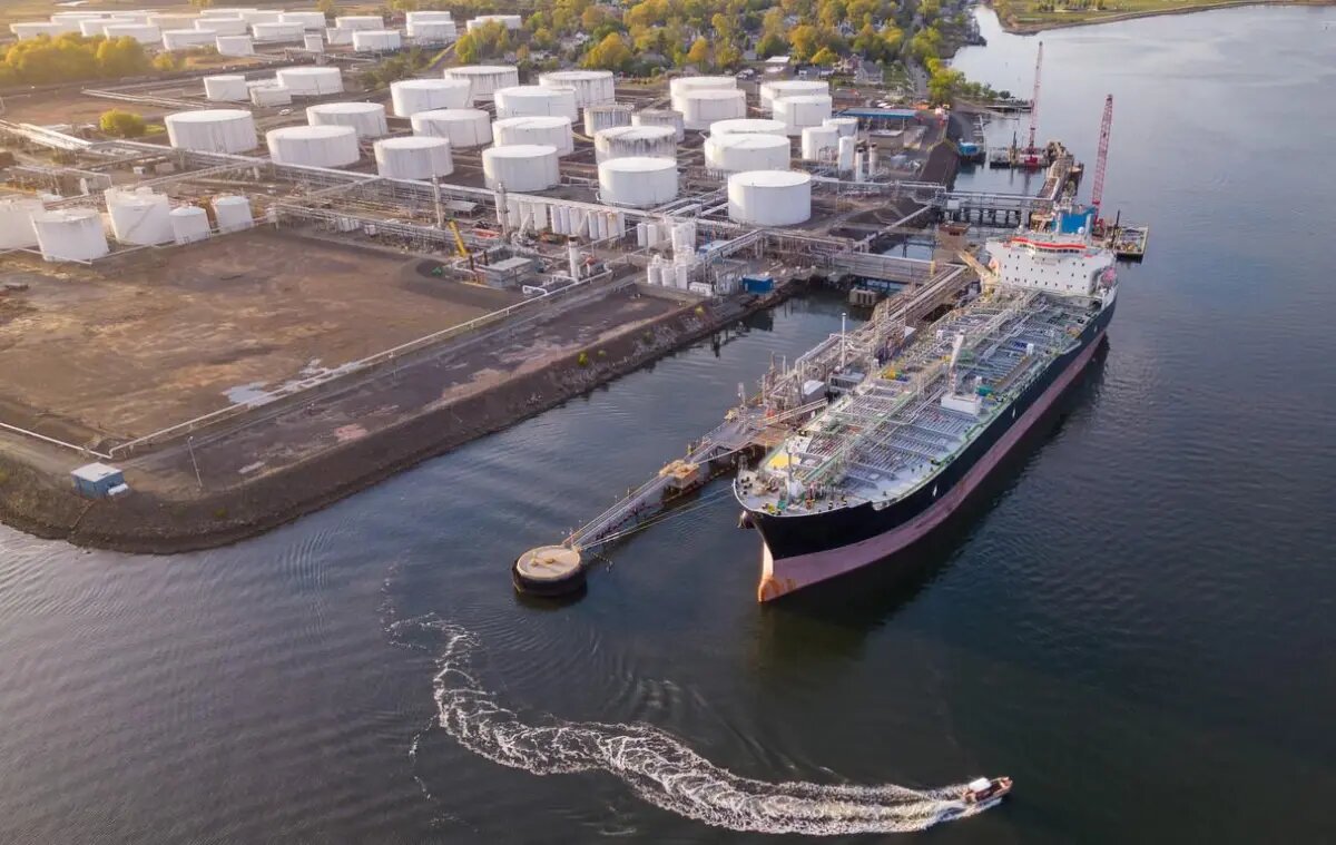 Ormuz reabre paso y petróleo cae más de 9% en mercados