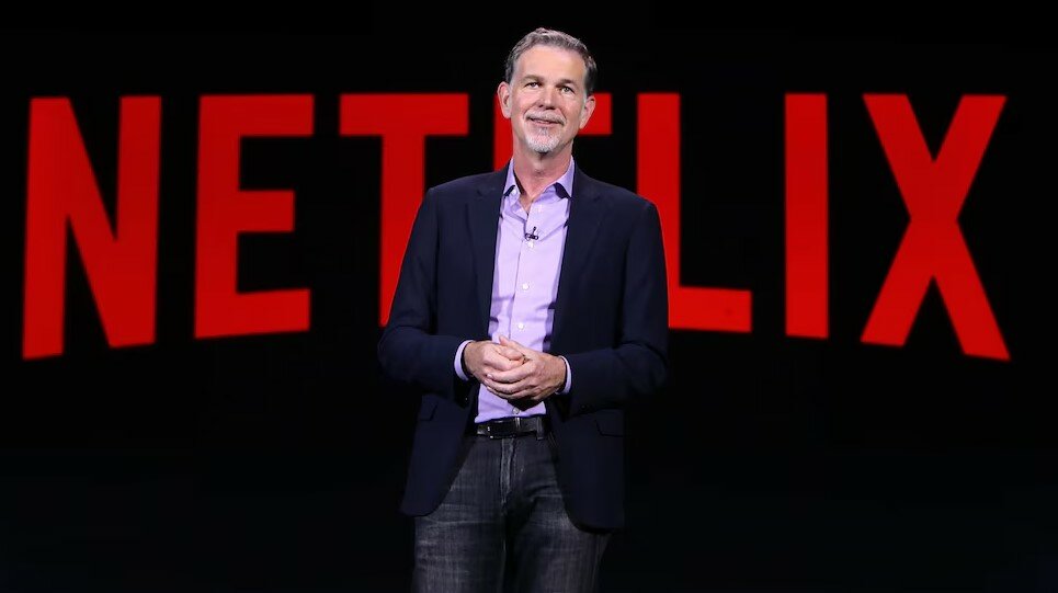 Netflix pierde a su histórico líder: Reed Hastings se retira y las acciones de la empresa caen un 9%