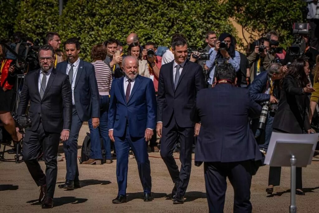 Derecha española critica cumbre progresista en Barcelona y la califica de “aquelarre”