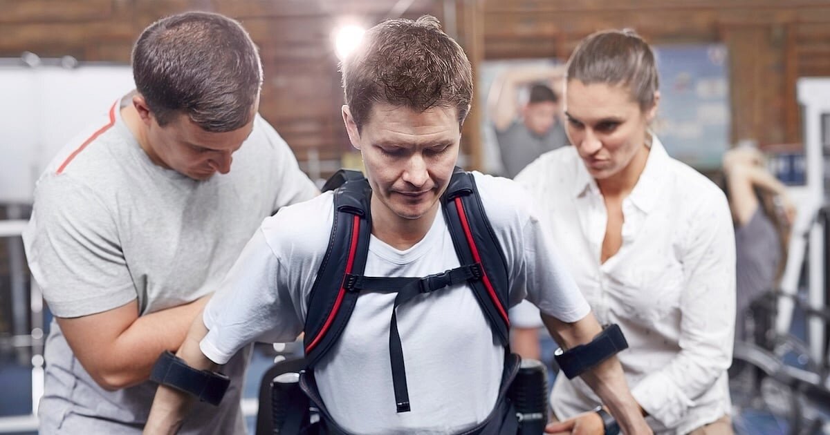 Por qué caminar sigue siendo inestable tras una lesión parcial de la médula espinal