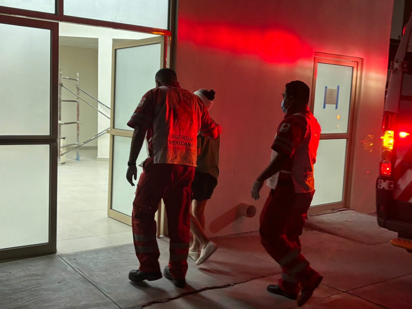 Mujer escapa de su pareja tras ser agredida y llega herida a tienda para pedir auxilio en Monclova 