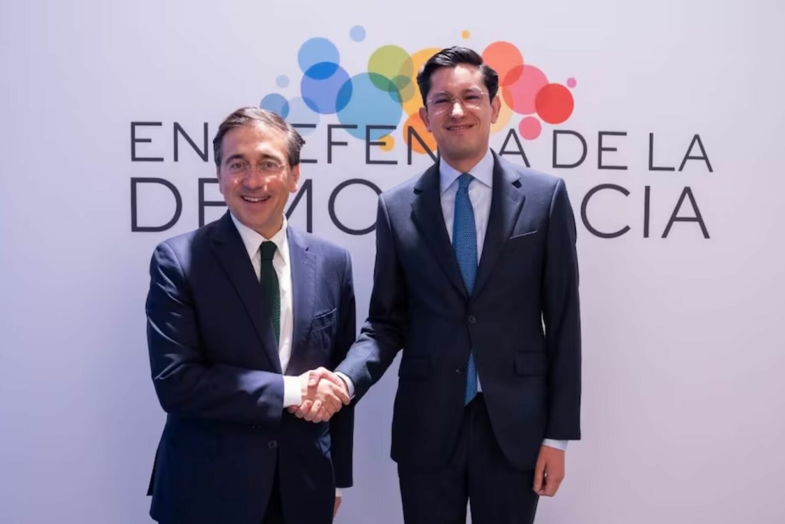 Canciller Roberto Velasco inicia gira de trabajo en Bruselas