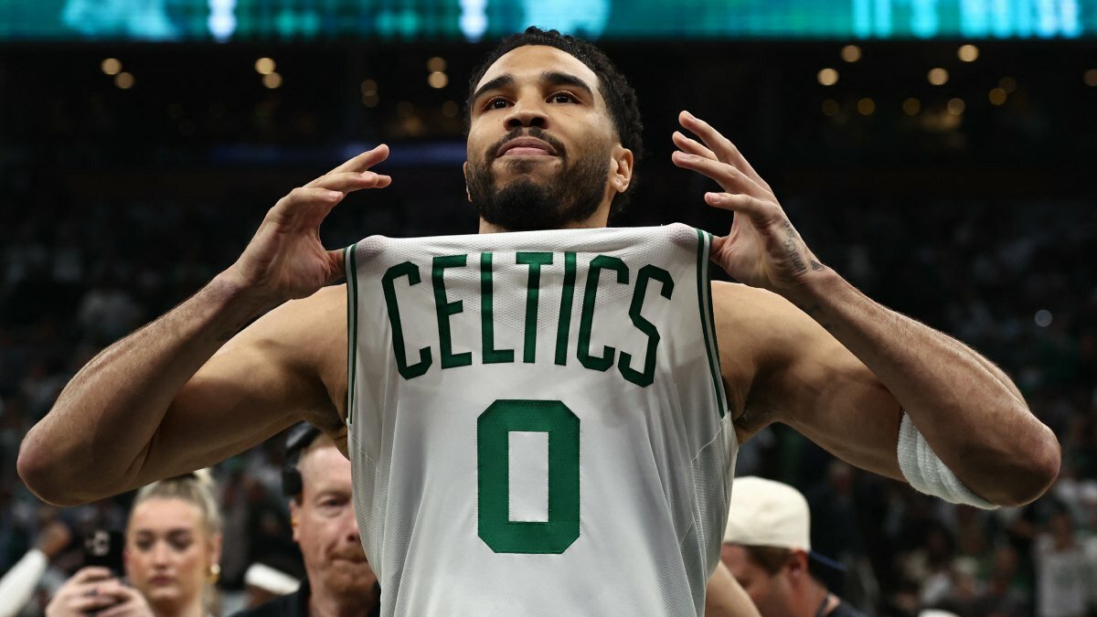 Tatum y Brown lideran paliza de Boston sobre Philadelphia en el TD Garden