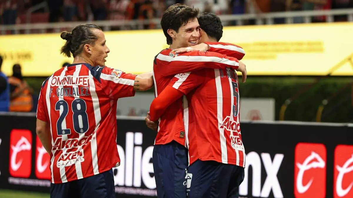 Chivas golea 5-0 al Puebla y se mantiene líder del Clausura 2026