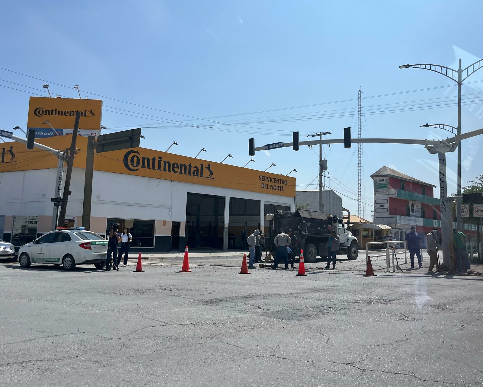 Accidente en bulevar Madero provoca daños en semáforos; autoridad descarta fallas previas