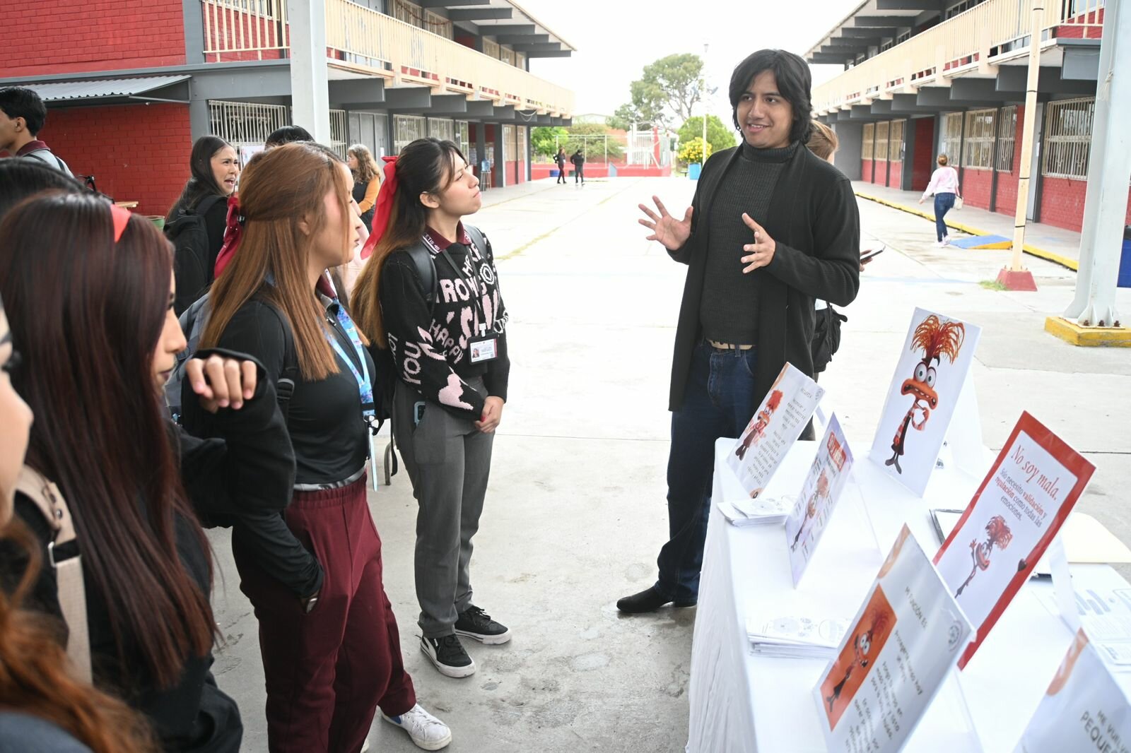 región: El municipio realiza Feria de la Salud Mental con módulos de prevención, orientación y detección oportuna para estudiantes