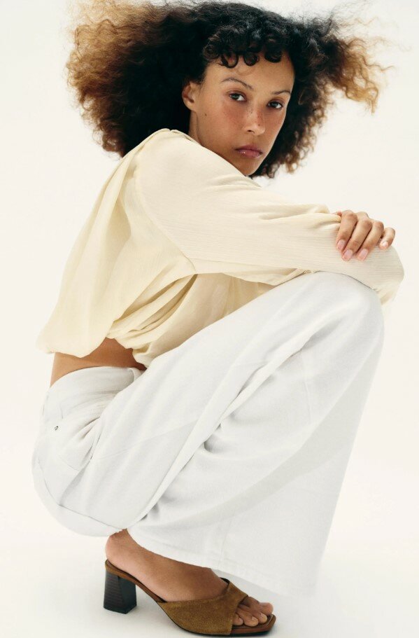 Las sandalias de tacón ancho para llevar con jeans en primavera 2026