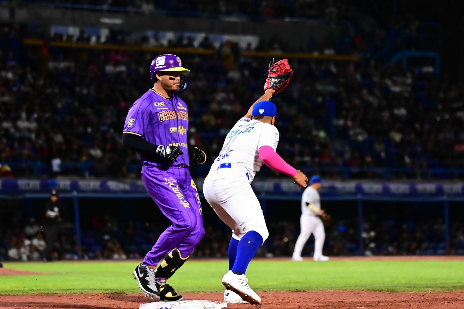 Acereros caen 5-0 en casa; Dorados toman ventaja en la serie