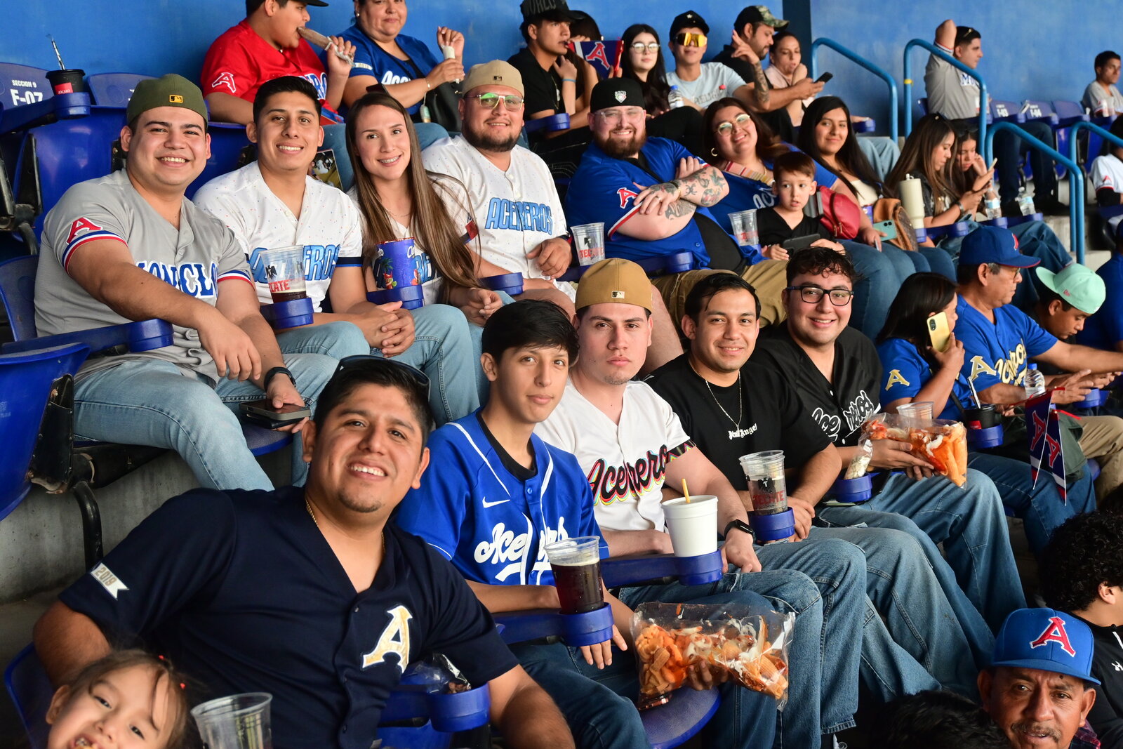 La verdadera fiesta: la afición roba cámara en inauguración de la LMB en Monclova