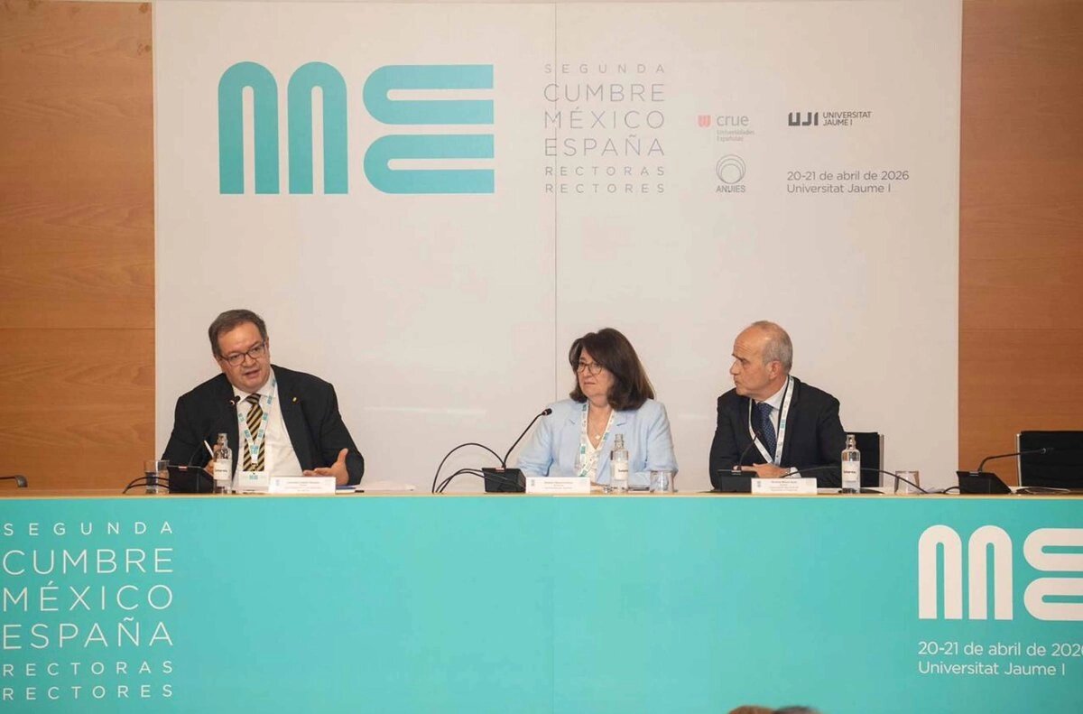 Lomelí defiende autonomía universitaria y democracia en Madrid