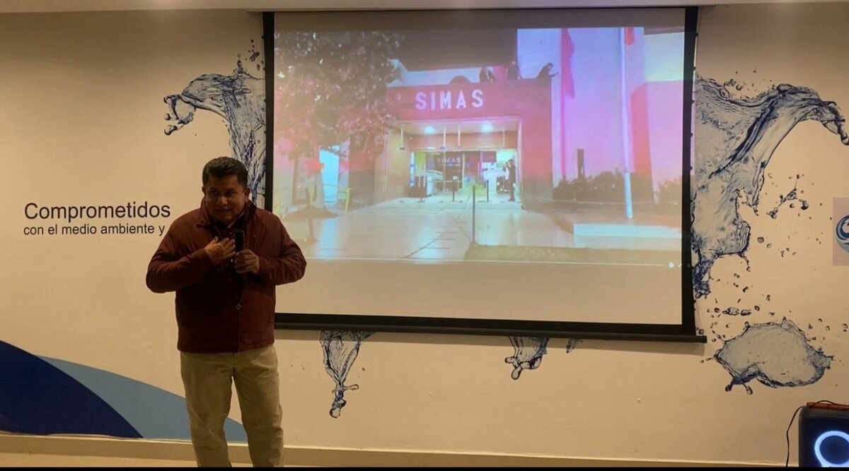 Gerente de SIMAS impugna suspensión y se mantiene en oficinas