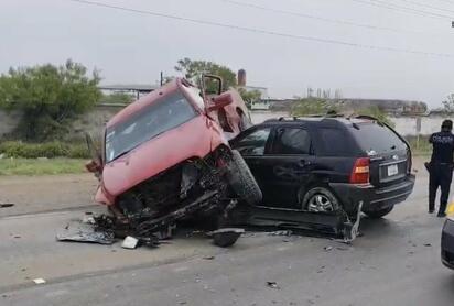 Doble accidente provoca caos y movilización en la carretera 57, en Nava